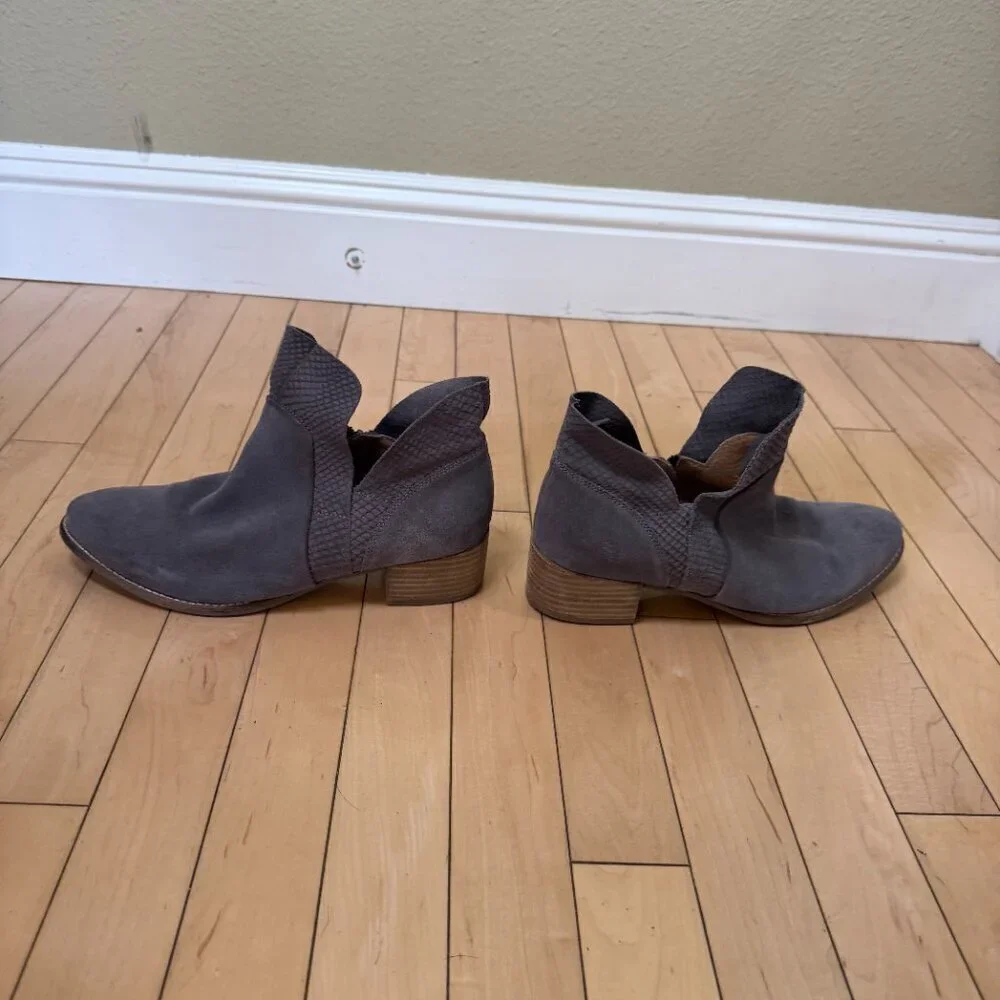 Seychelles Score Suede Booties Ankle boots Shooties Taupe Grey Brown Size 9